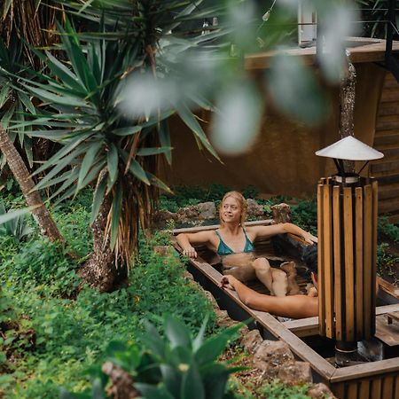 Las Cupulas At Earth Lodge Antigua Extérieur photo